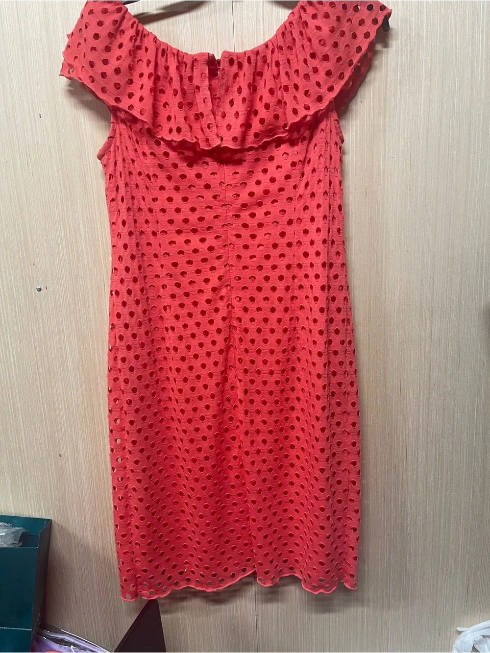 Dressbarn eyelet Dress, ruffle collar size 8, knee length , good condition - Picture 2 of 3